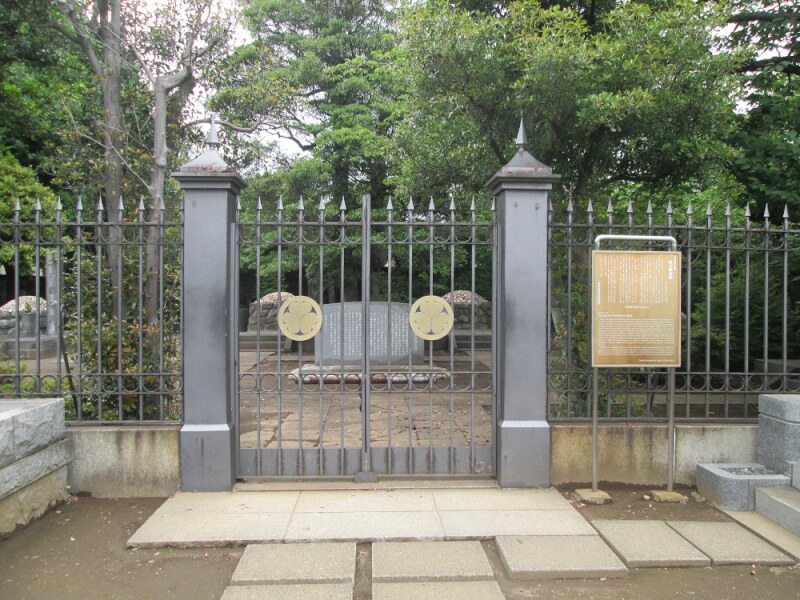 徳川慶喜の墓の門