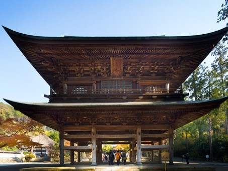 小津安二郎の墓がある円覚寺の正門